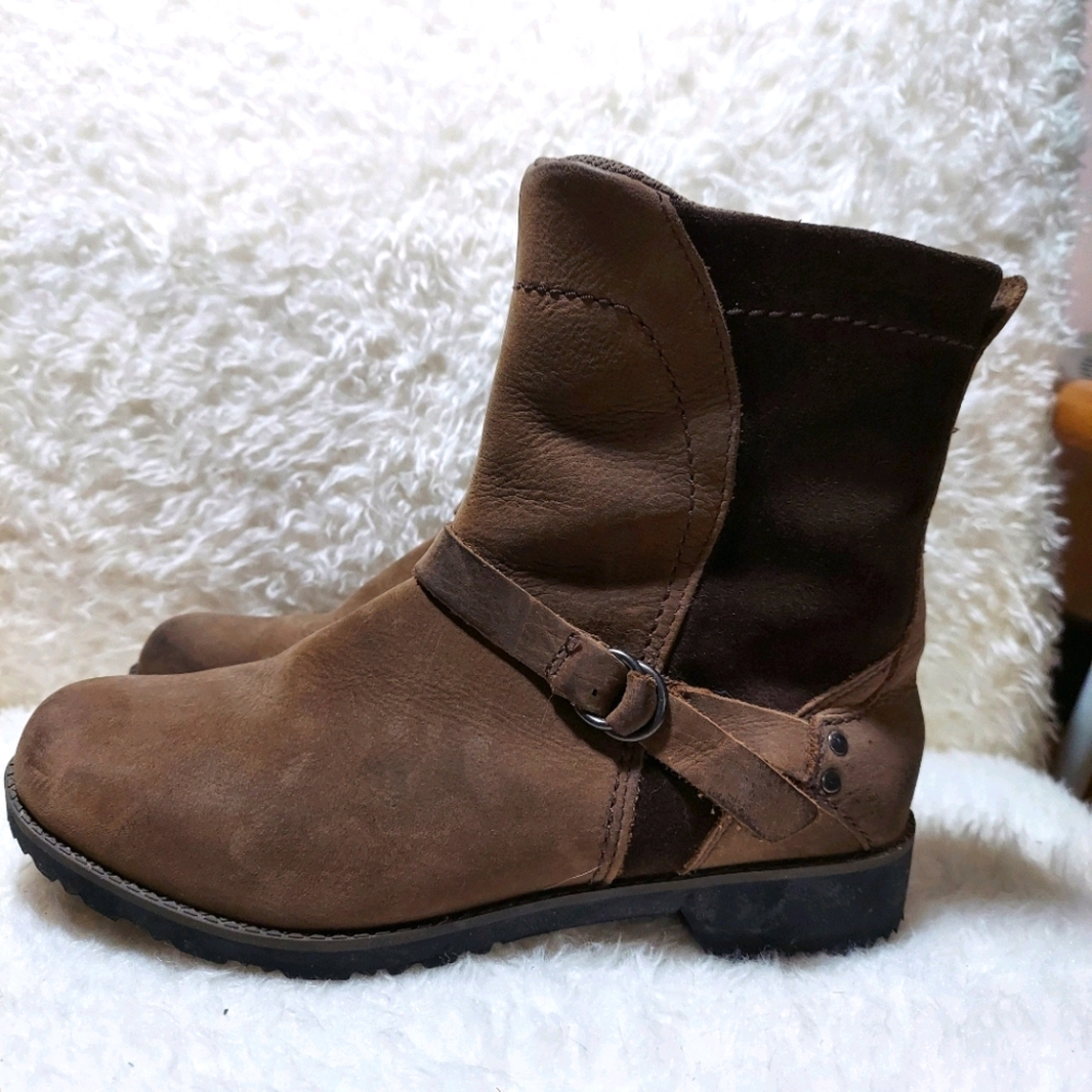 Eddie Bauer Women's leather boots